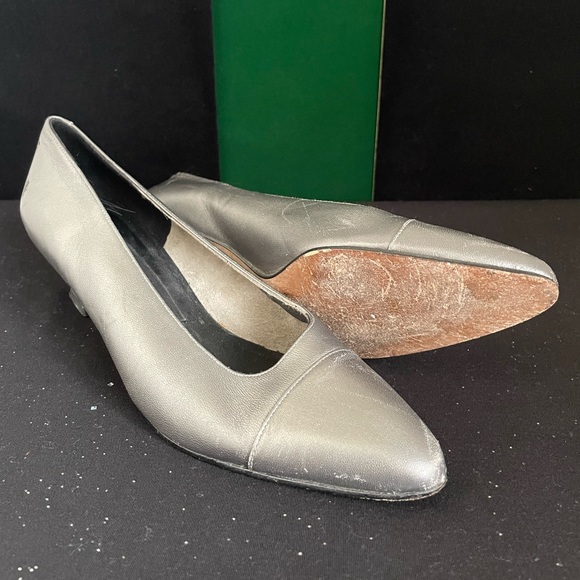 60’s Style Silver Metallic Heels - Picture 4 of 4
